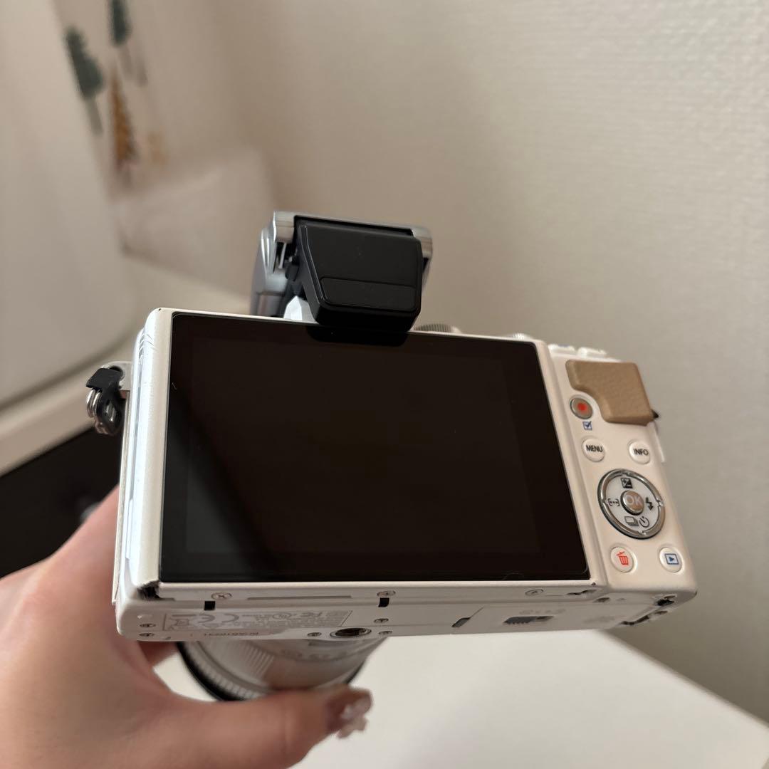 OLYMPUS PEN E-PL7ミラーレス一眼　望遠レンズ付き