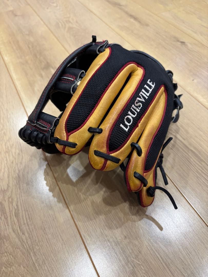 ルイスビルスラッガー一般用グローブ！背面メッシュ！オススメ品！