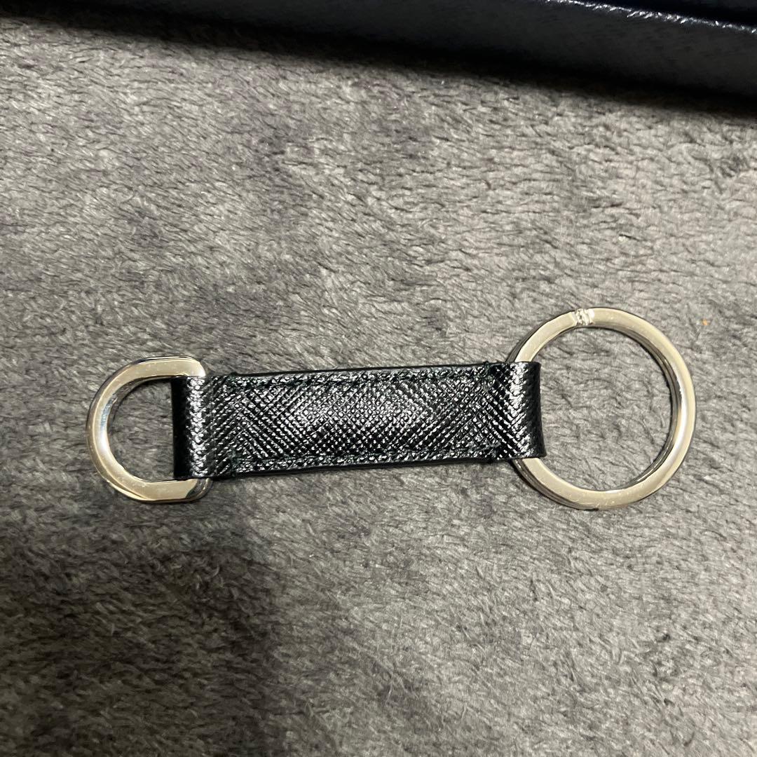 新品未使用　プラダ　キーホルダー　ストラップ　サフィアーノレザー　0708