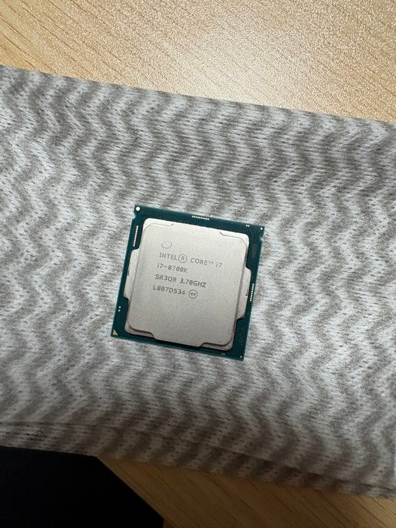 intel core i7-8700K 本体のみ