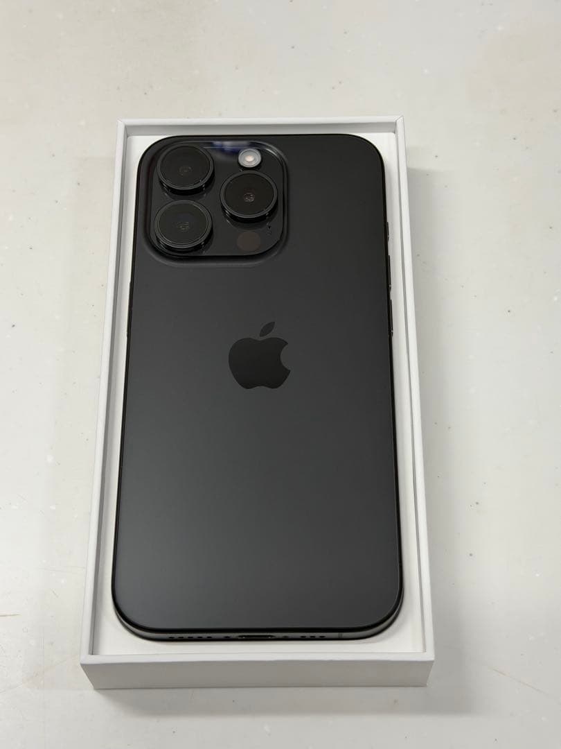 iPhone15Pro 256GB ブラックチタニウム　美品　オマケ多数あり