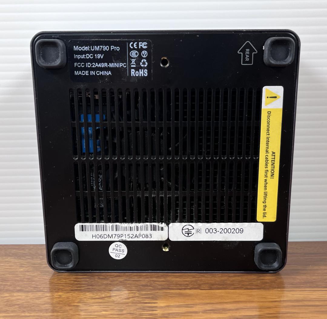 Minisforum UM790 Pro 7940HS ミニPC ベアボーン