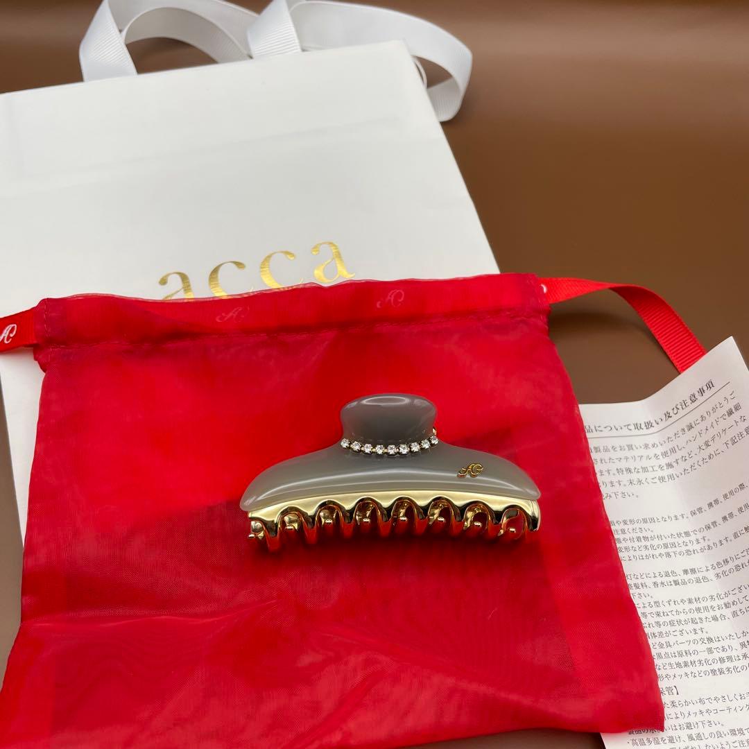 acca ニューコラーナクリッ プ グレージュ　Mサイズ