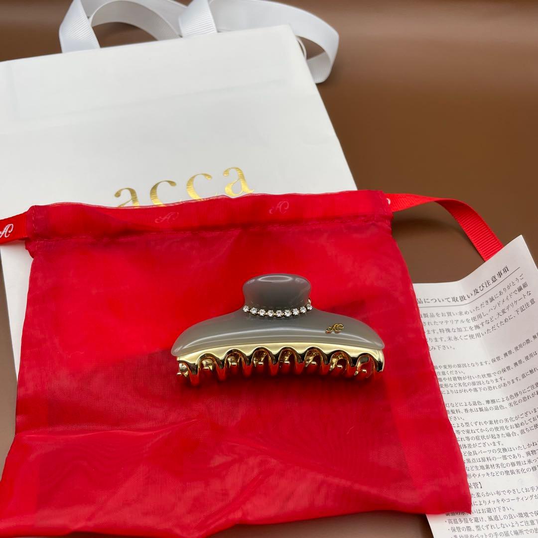 acca ニューコラーナクリッ プ グレージュ　Mサイズ