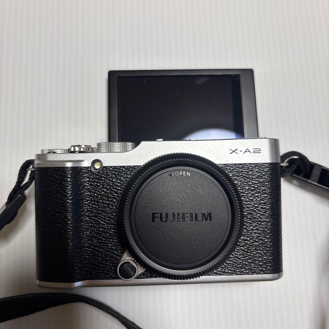 FUJIFILM ミラーレス一眼 X-A2 ダブルズームレンズキット シルバー