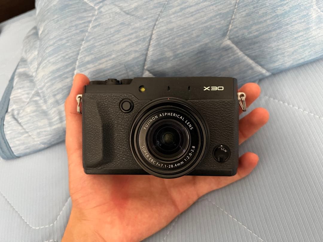 大人気！FUJIFILM フジフィルム X30 コンデジ ブラック