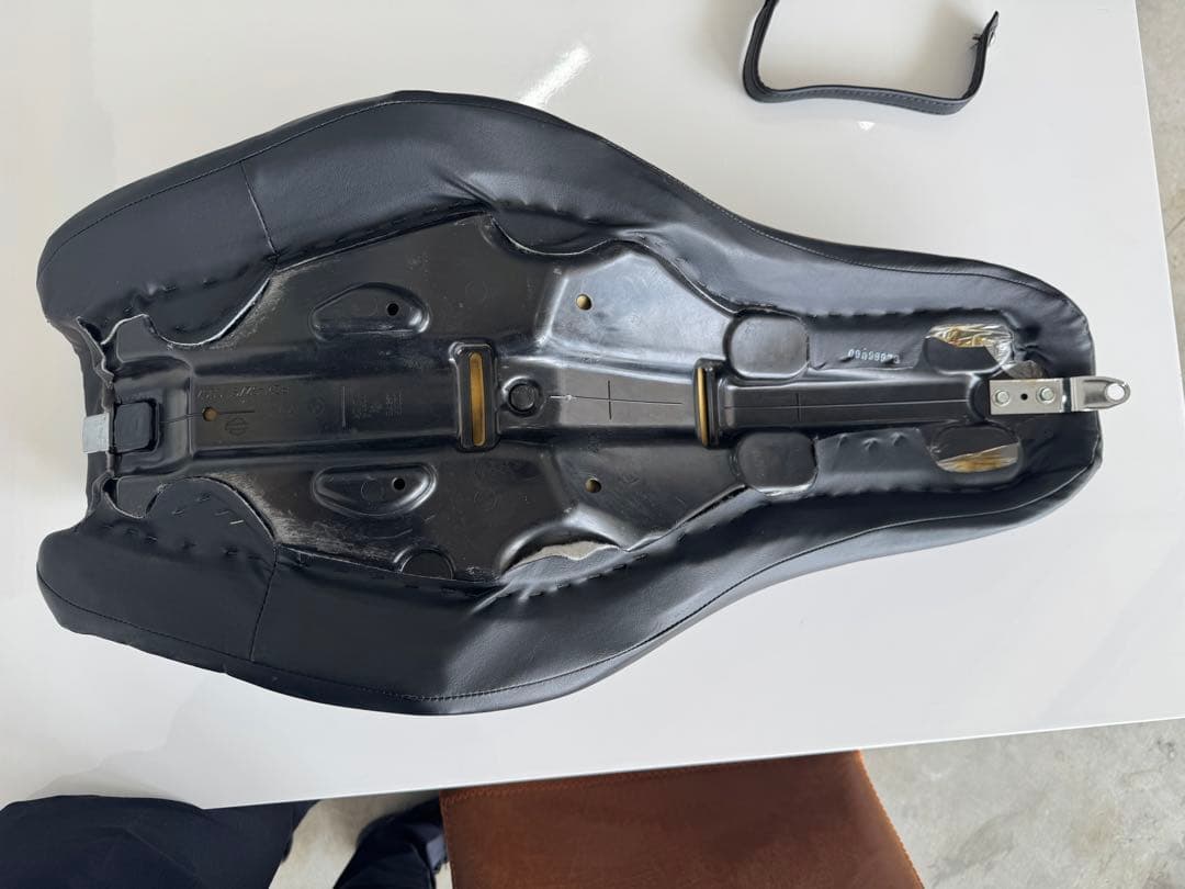 ハーレー　シート　純正　ダイナ　ローライダー FXDL