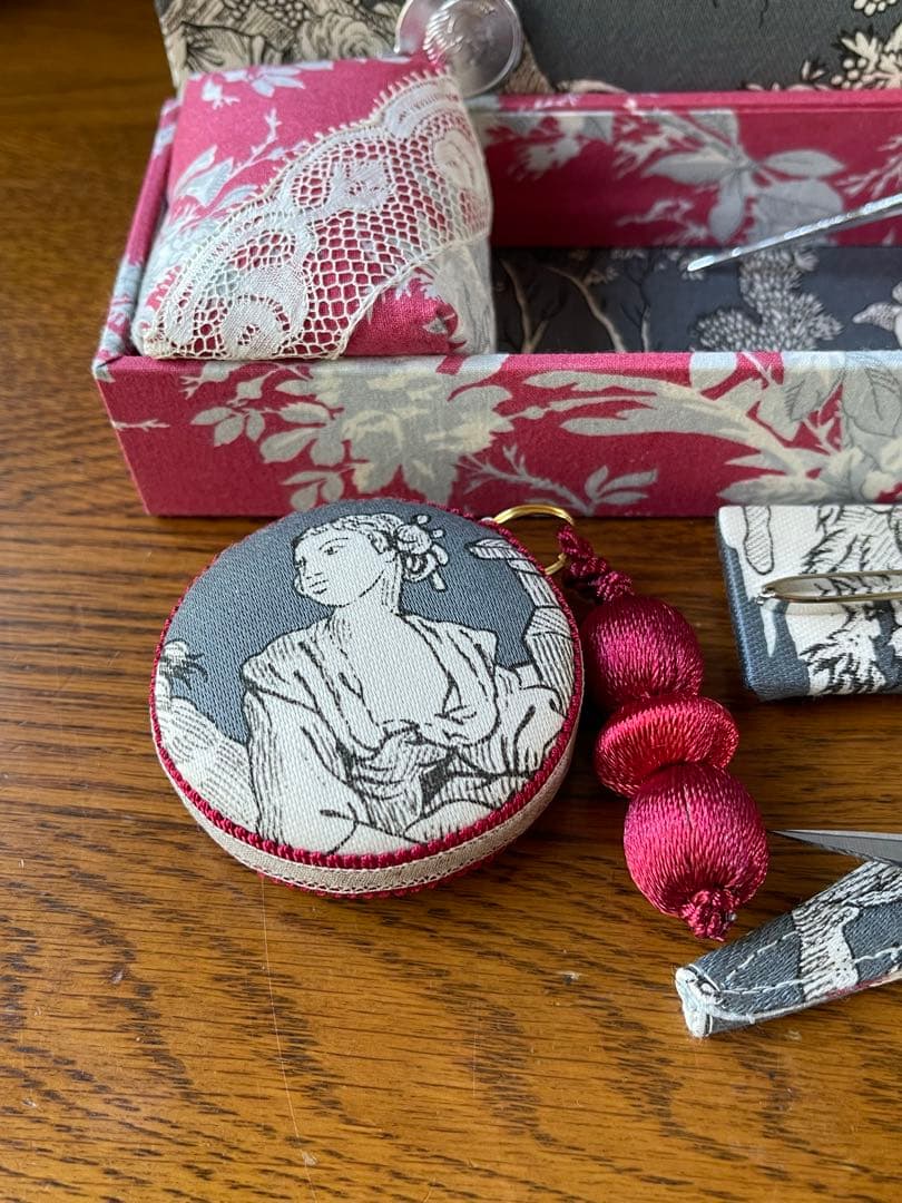 カルトナージュミニ裁縫箱(フタ有)