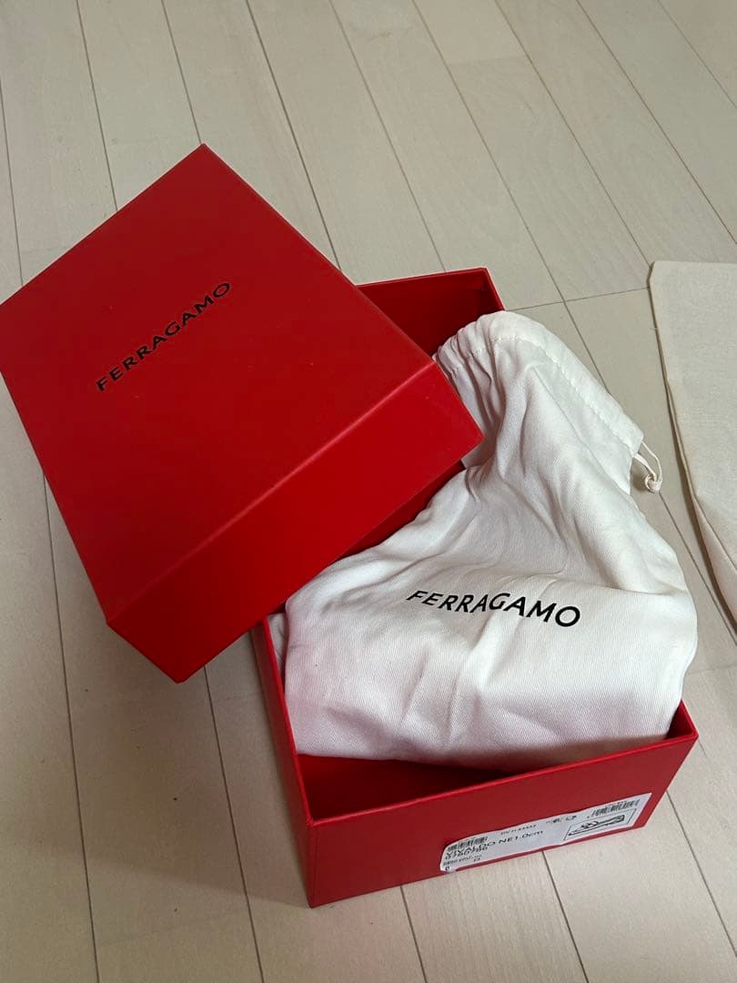 FERRAGAMO VIVALDO ブラックローファー