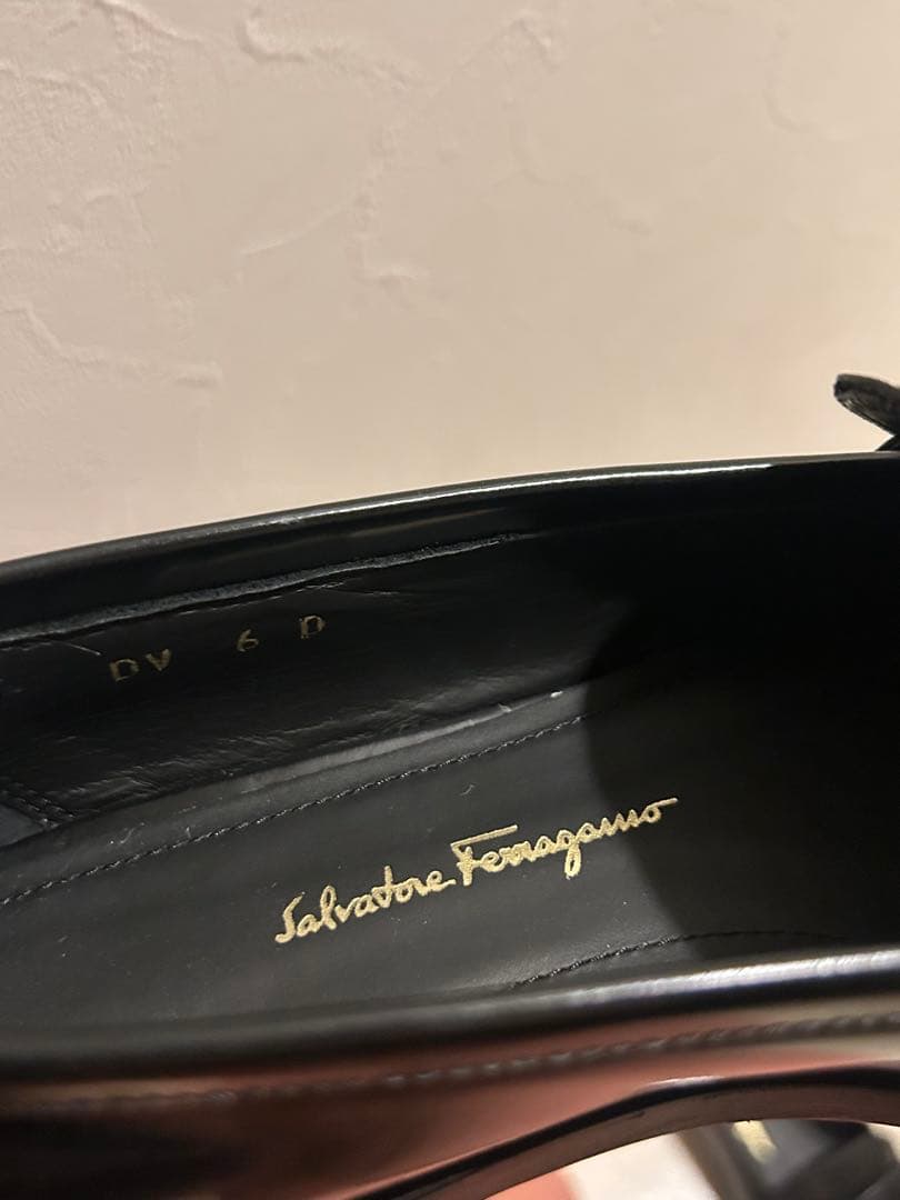 FERRAGAMO VIVALDO ブラックローファー