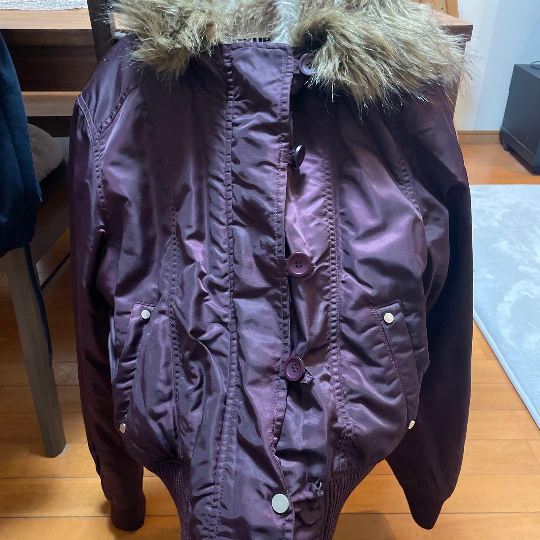 バーガンディ ファー付きダウンジャケット