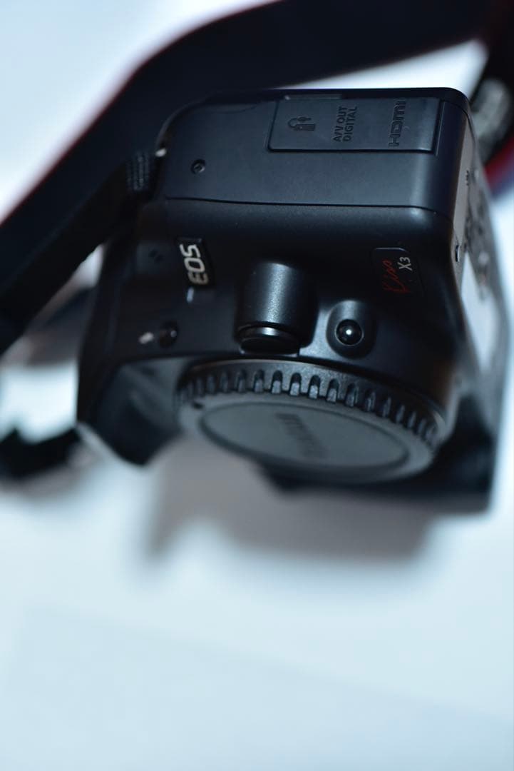 Canon EOS Kiss X3本体とバッテリーチャージャー