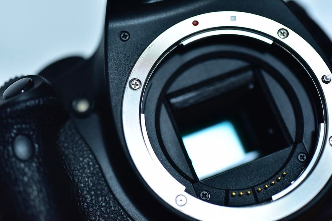 Canon EOS Kiss X3本体とバッテリーチャージャー