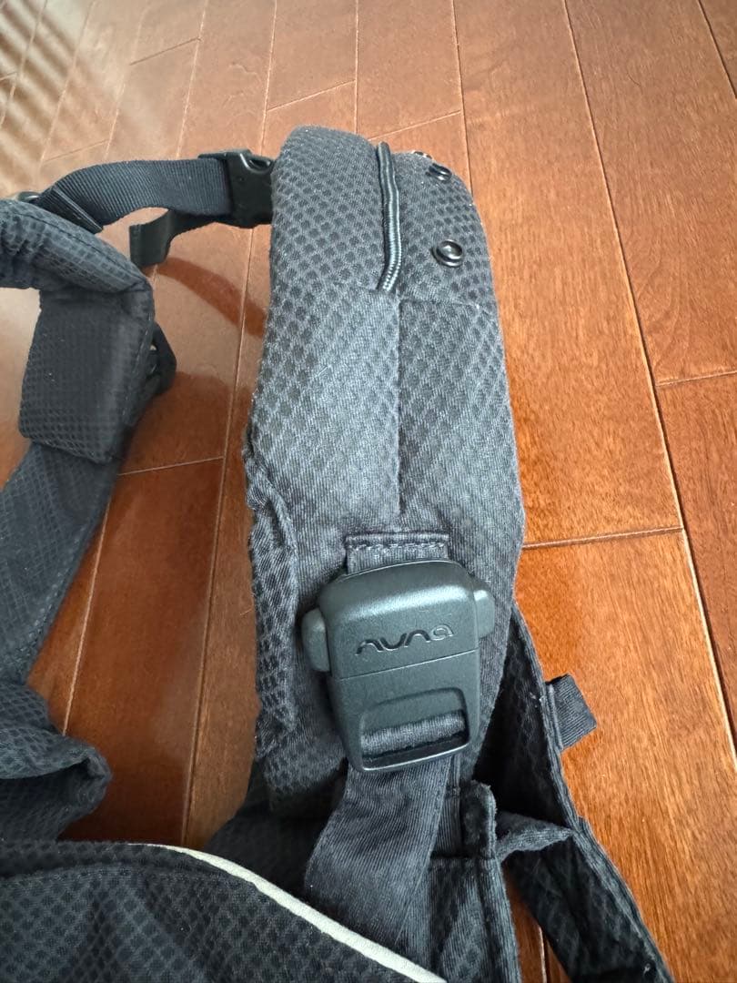 【美品】nuna ヌナ cudlclik カドルクリック 抱っこ紐 キャビア 黒