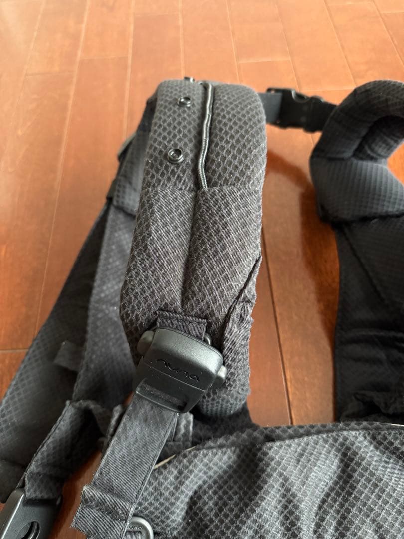 【美品】nuna ヌナ cudlclik カドルクリック 抱っこ紐 キャビア 黒