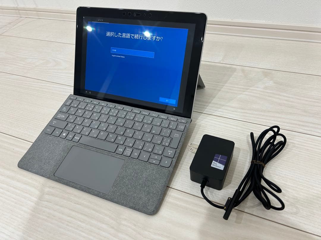 【三辻愛子取置き】Microsoft Surface Go