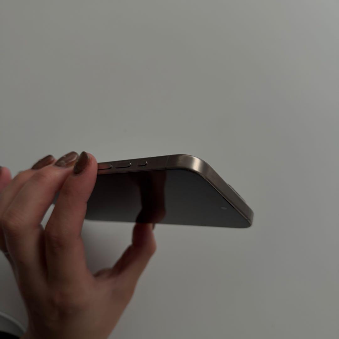 iPhone15pro max,ガラスフィルム付