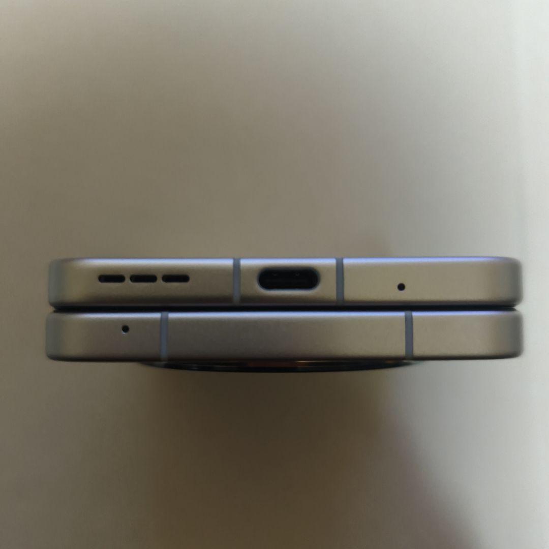 Libero Flip ゴールド 本体 ケース付き