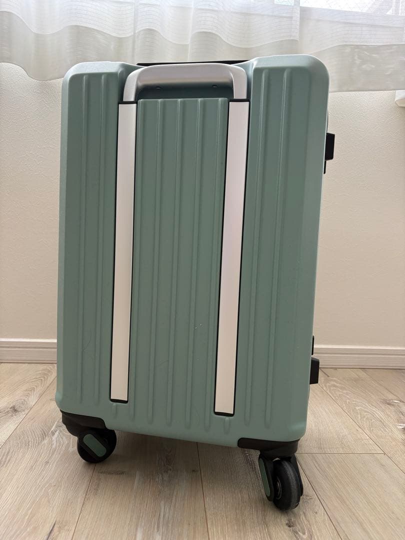 フリークエンター　キャリーケース　スーツケースLieve 32L