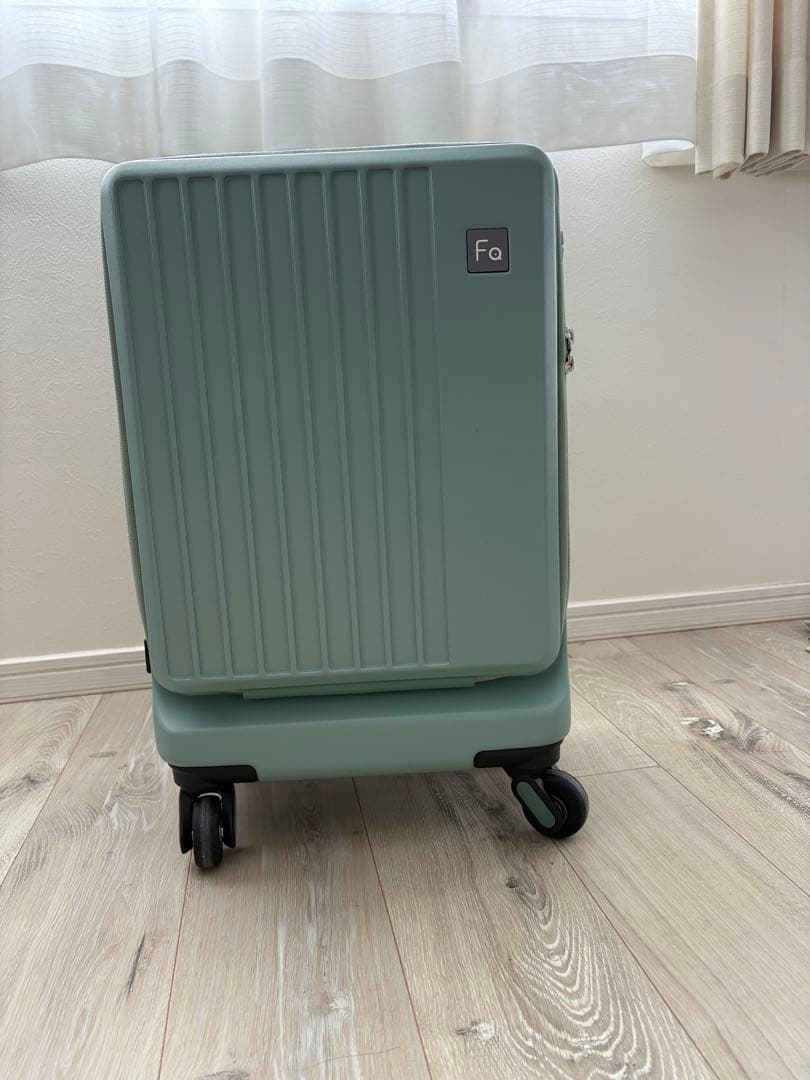 フリークエンター　キャリーケース　スーツケースLieve 32L