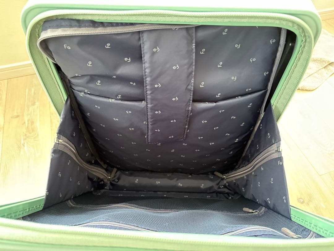 フリークエンター　キャリーケース　スーツケースLieve 32L