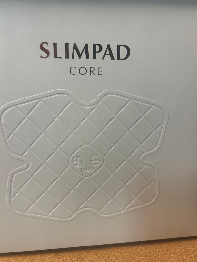 【新品未使用】LaboEMSSLMPAD(core・SIX・FIT) ホワイト!
