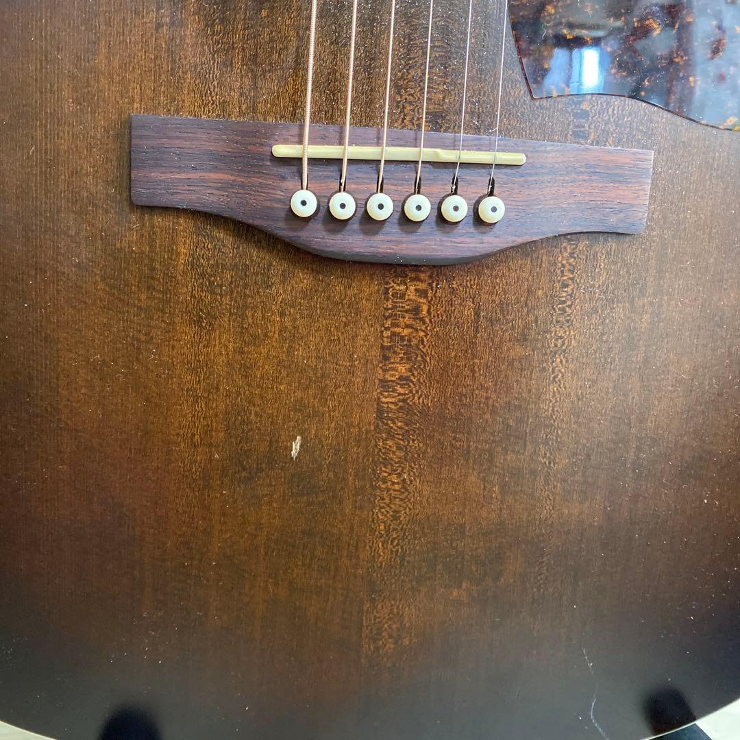 Art & Lutherie Legacyカッタウェイ バーボンバースト