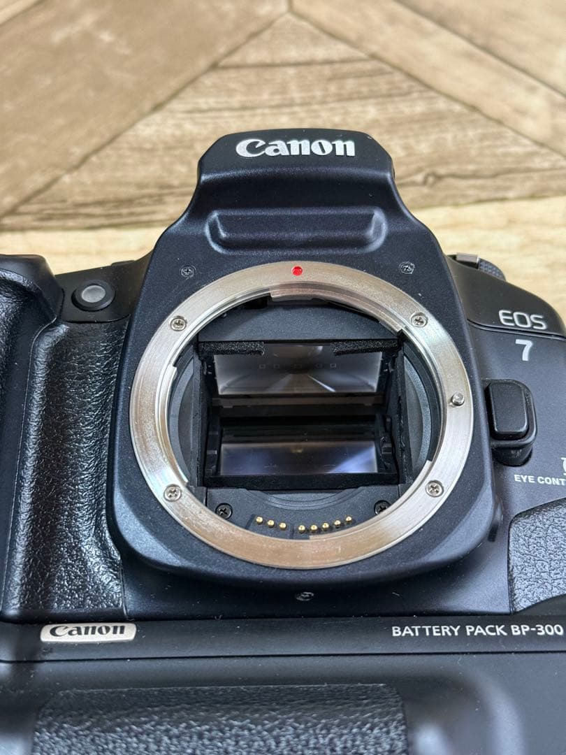 美品 Canon EOS 7 フィルム 一眼レフカメラ BP-300付き