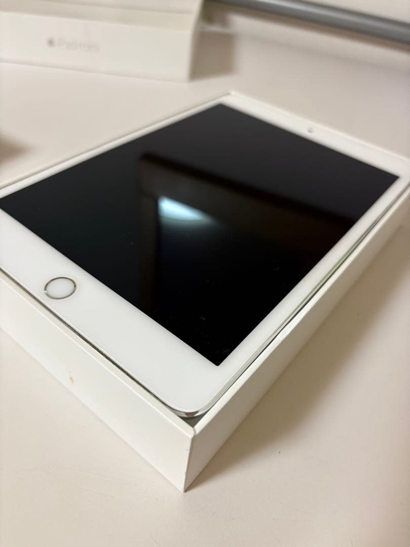 iPad mini 4 シルバー (128GB) 本体