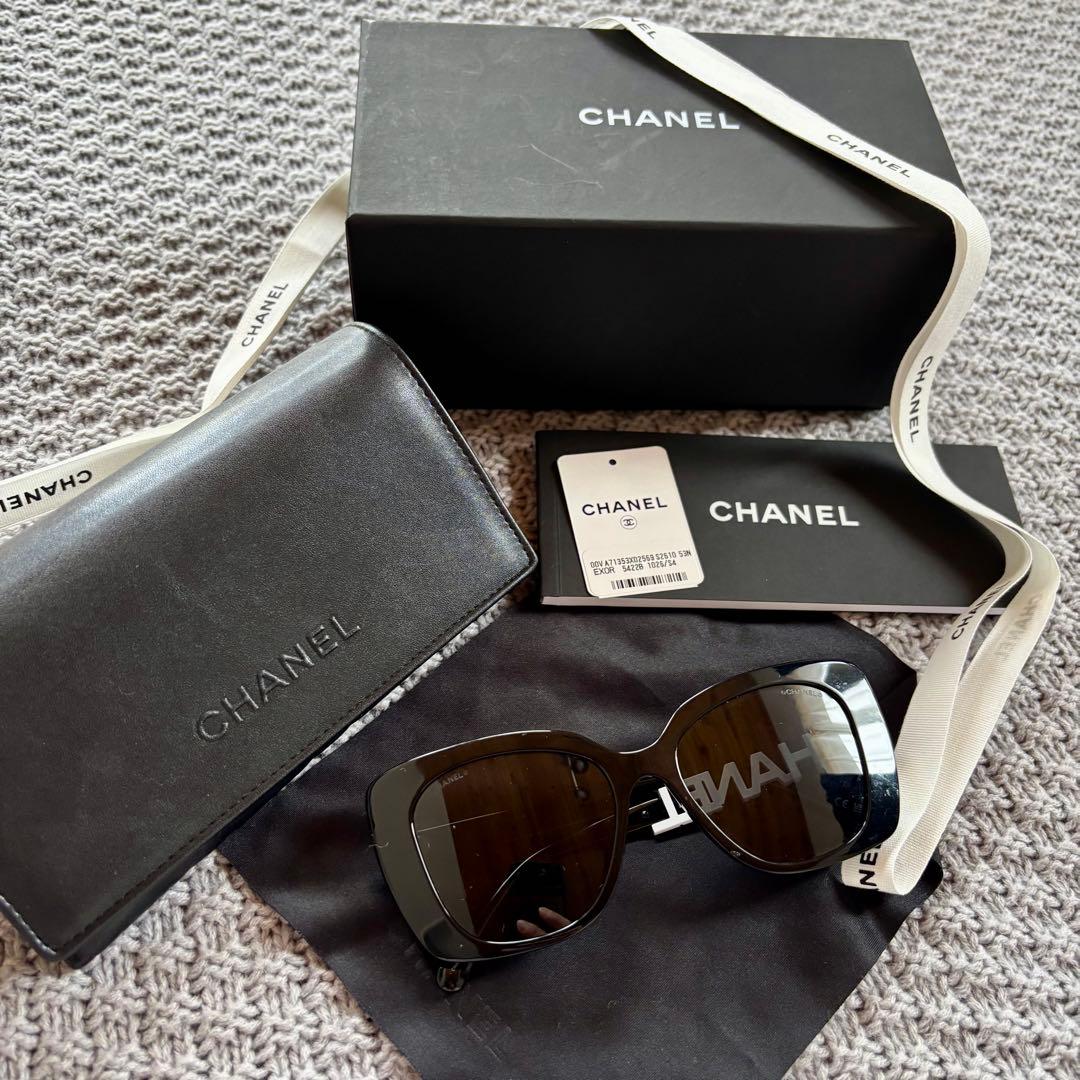 CHANEL CCマーク ホワイトロゴ サングラス ブラック　5422-B-A