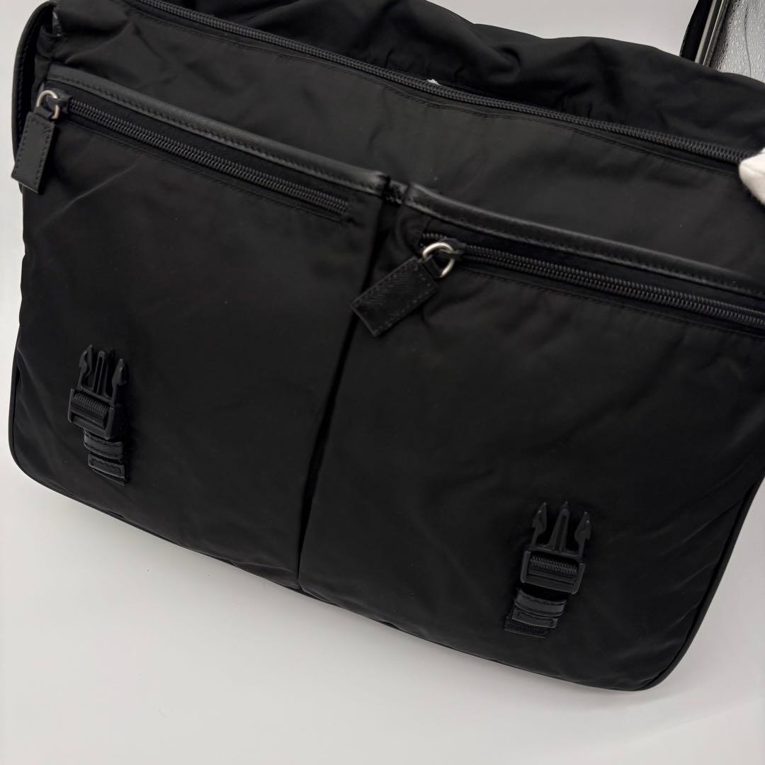 美品✨プラダ メッセンジャーバッグ ギャランティ　サフィアーノ 三角ロゴ 大容量