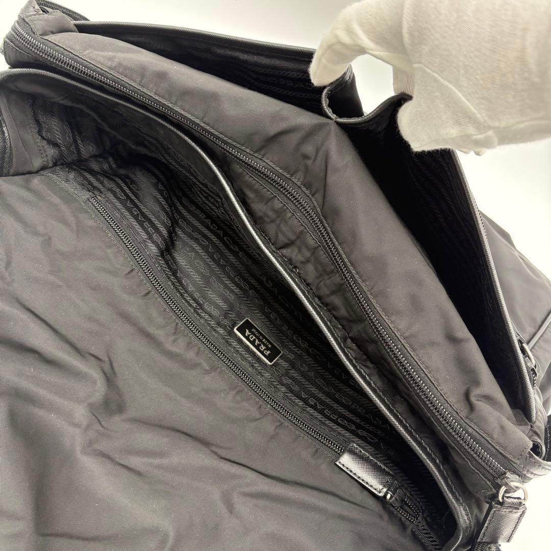 美品✨プラダ メッセンジャーバッグ ギャランティ　サフィアーノ 三角ロゴ 大容量