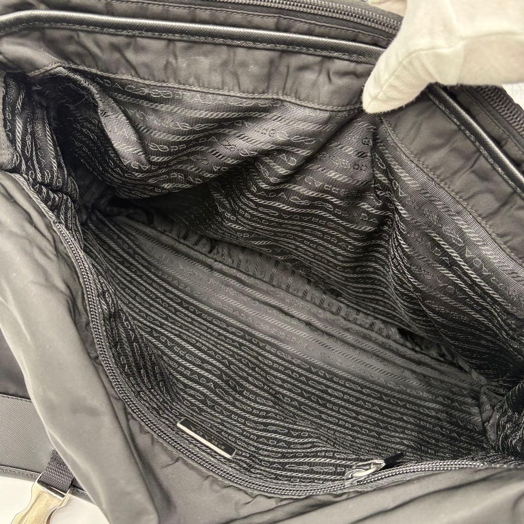 美品✨プラダ メッセンジャーバッグ ギャランティ　サフィアーノ 三角ロゴ 大容量