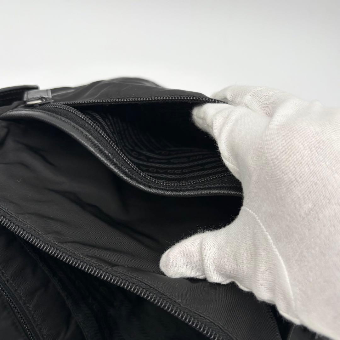 美品✨プラダ メッセンジャーバッグ ギャランティ　サフィアーノ 三角ロゴ 大容量