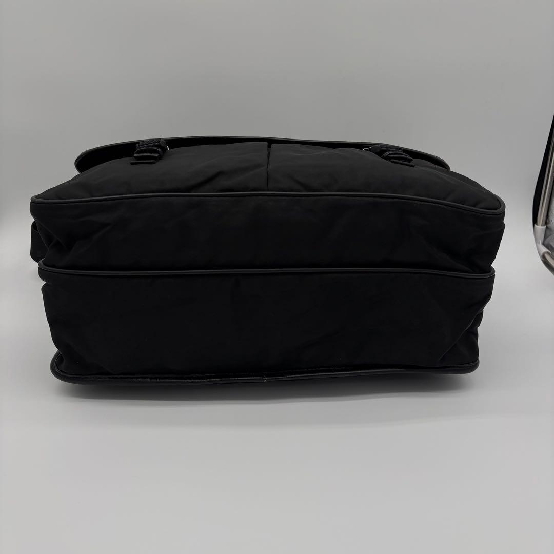 美品✨プラダ メッセンジャーバッグ ギャランティ　サフィアーノ 三角ロゴ 大容量