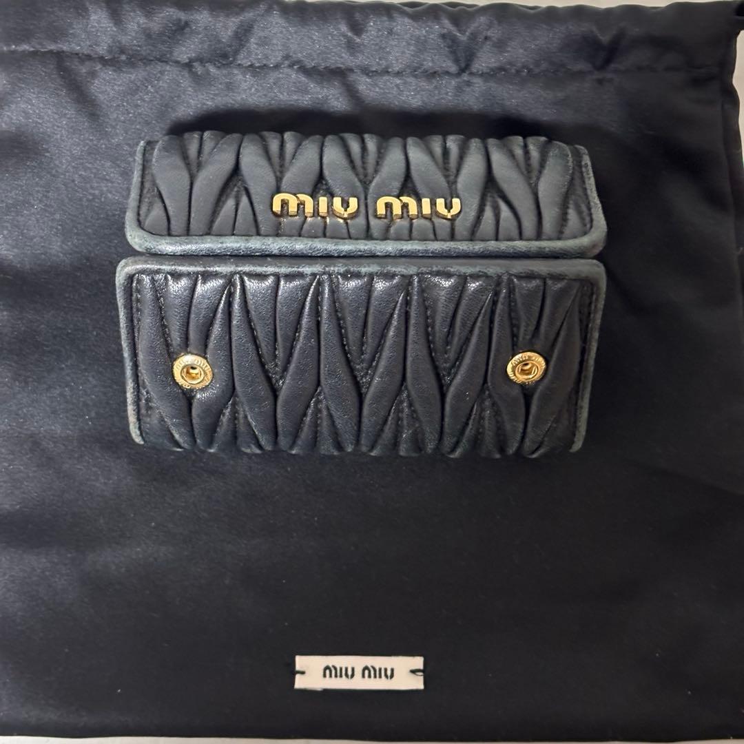 MIUMIU マテラッセ レザーメタルロゴ 6連キーケース