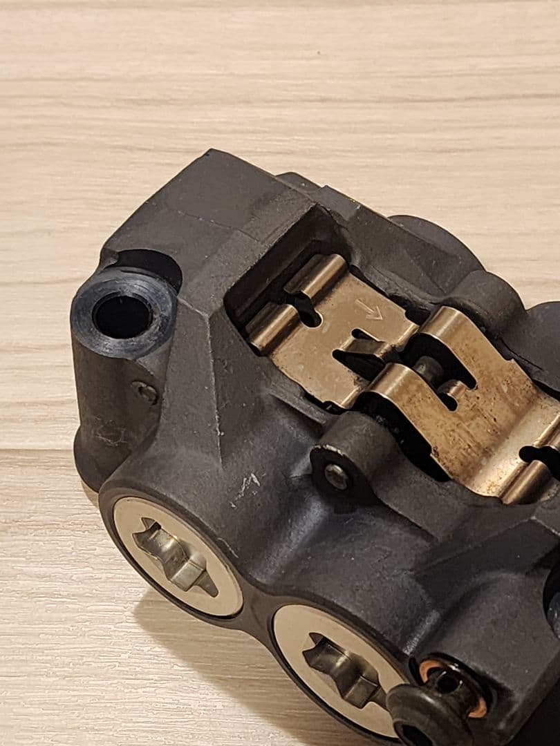 ヤマハ YZF-R1 5vy 2004 フロントキャリパー 108mm 動作OK