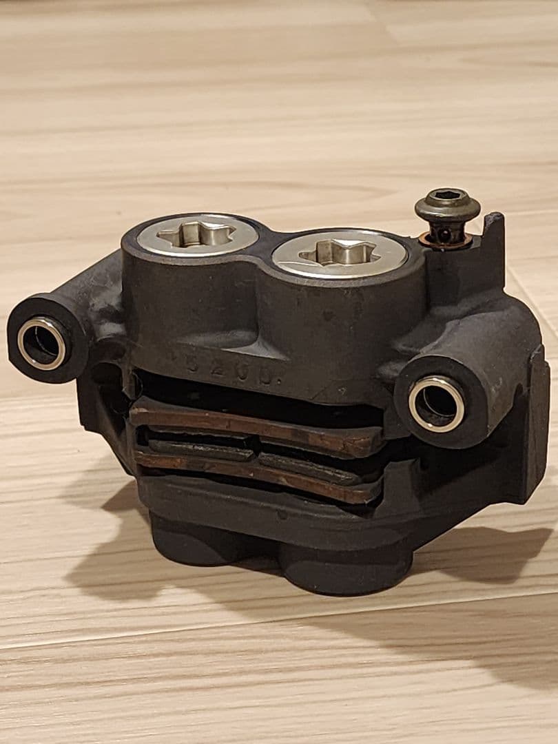 ヤマハ YZF-R1 5vy 2004 フロントキャリパー 108mm 動作OK