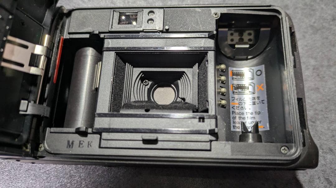 【ジャンク品】KYOCERA 京セラ Slim T コンパクトフィルムカメラ