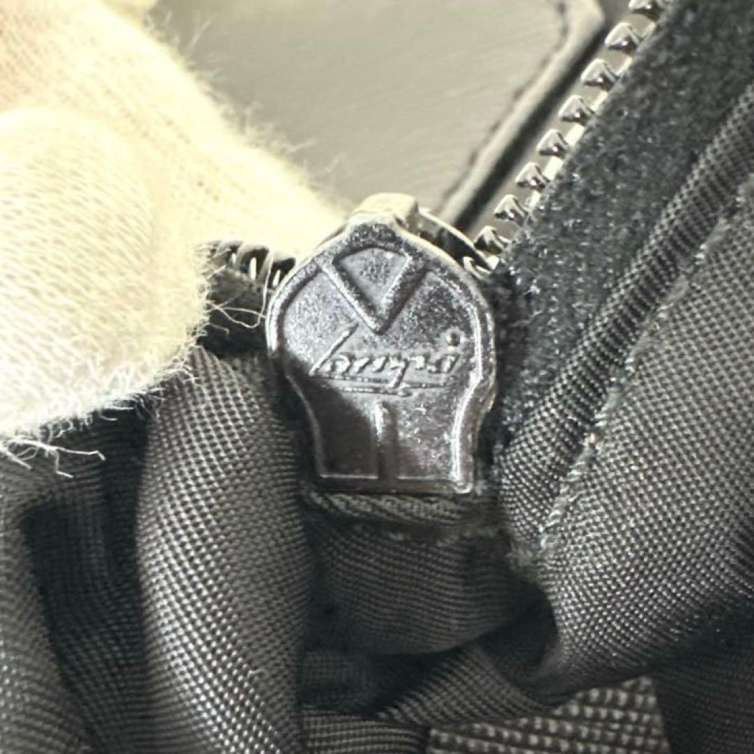 プラダ ショルダーバッグ ボディバッグ 2VH994 三角ロゴ サフィアーノ