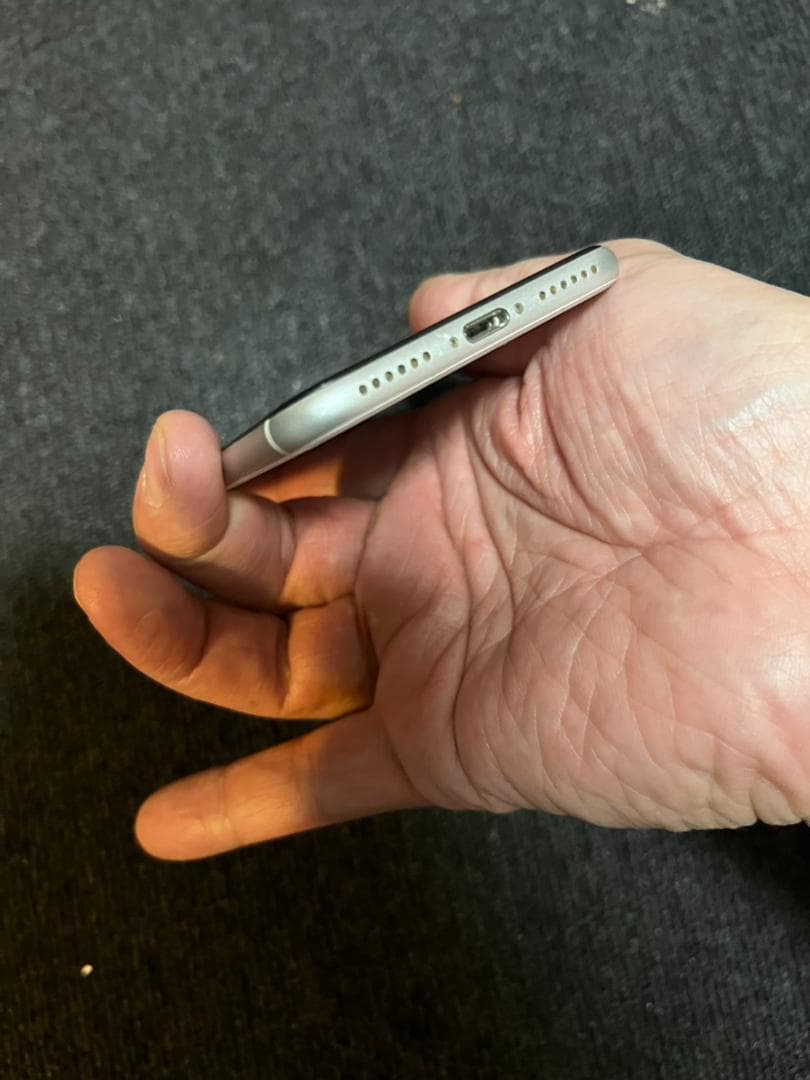 iPhone SE (第2世代) 64GB ホワイト【外装美品】