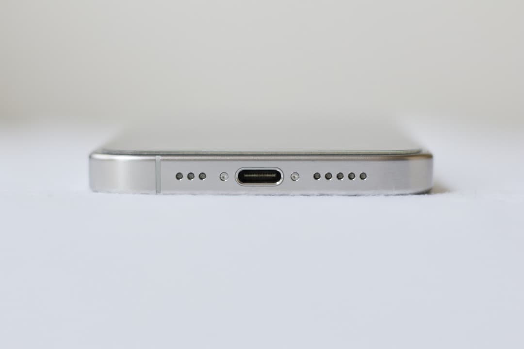 Apple iPhone 15 Pro 128GB ホワイトチタニウム