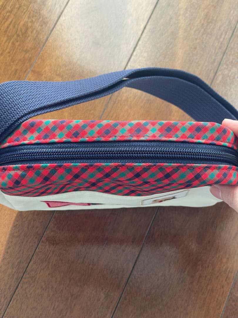 【新品未使用タグ付き】ファミリアポシェット