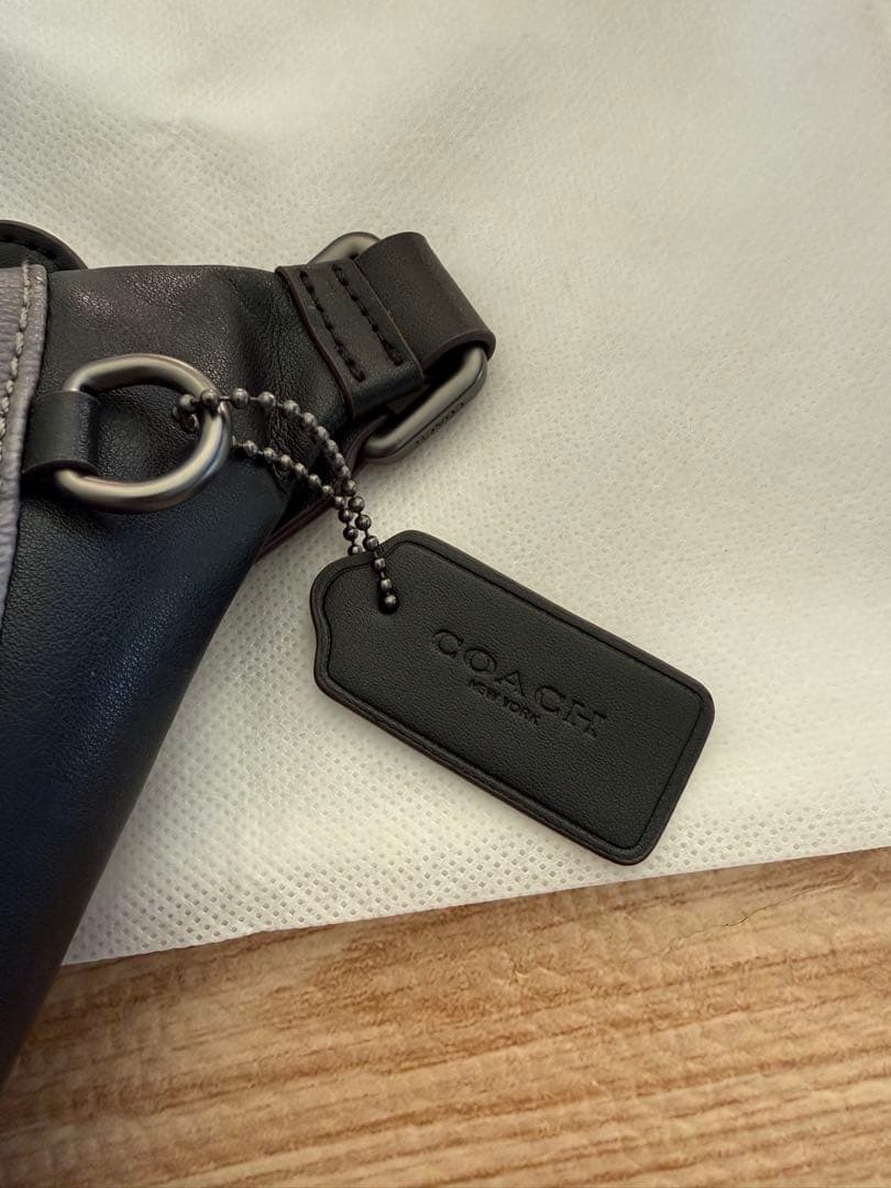 COACH ボディバッグ・ウエストポーチ グレー・カモフラージュ