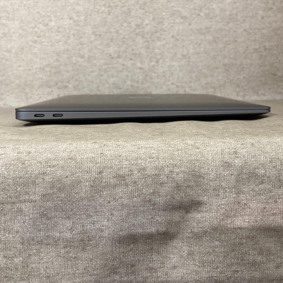 MacBook Air 13インチ　M1チップ 8GBメモリ　256GB SSD