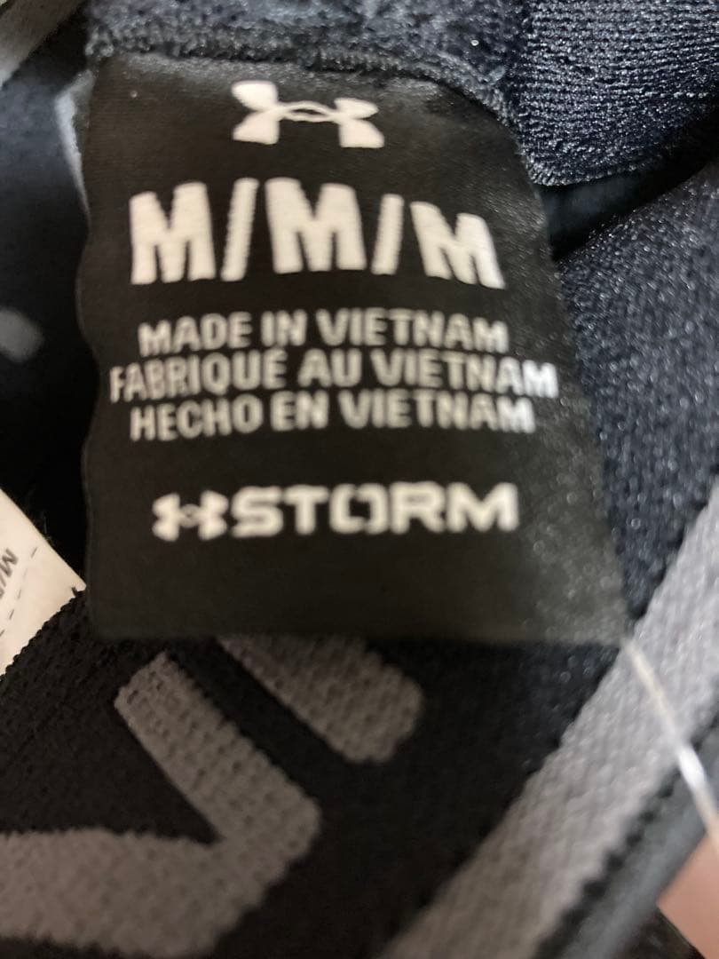 アンダーアーマー　ウィンターニット3レイヤー