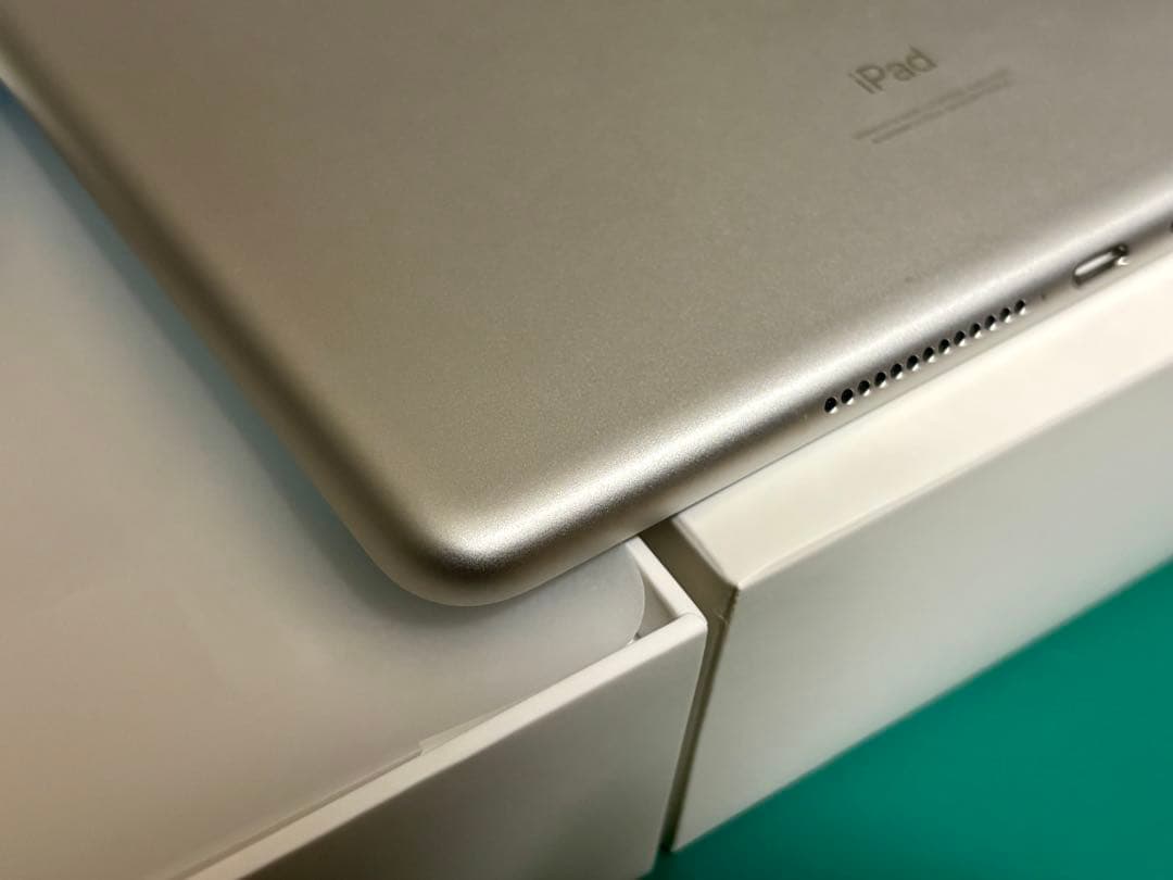 Apple iPad (第9世代) 256GB Wi-Fi スペースグレー