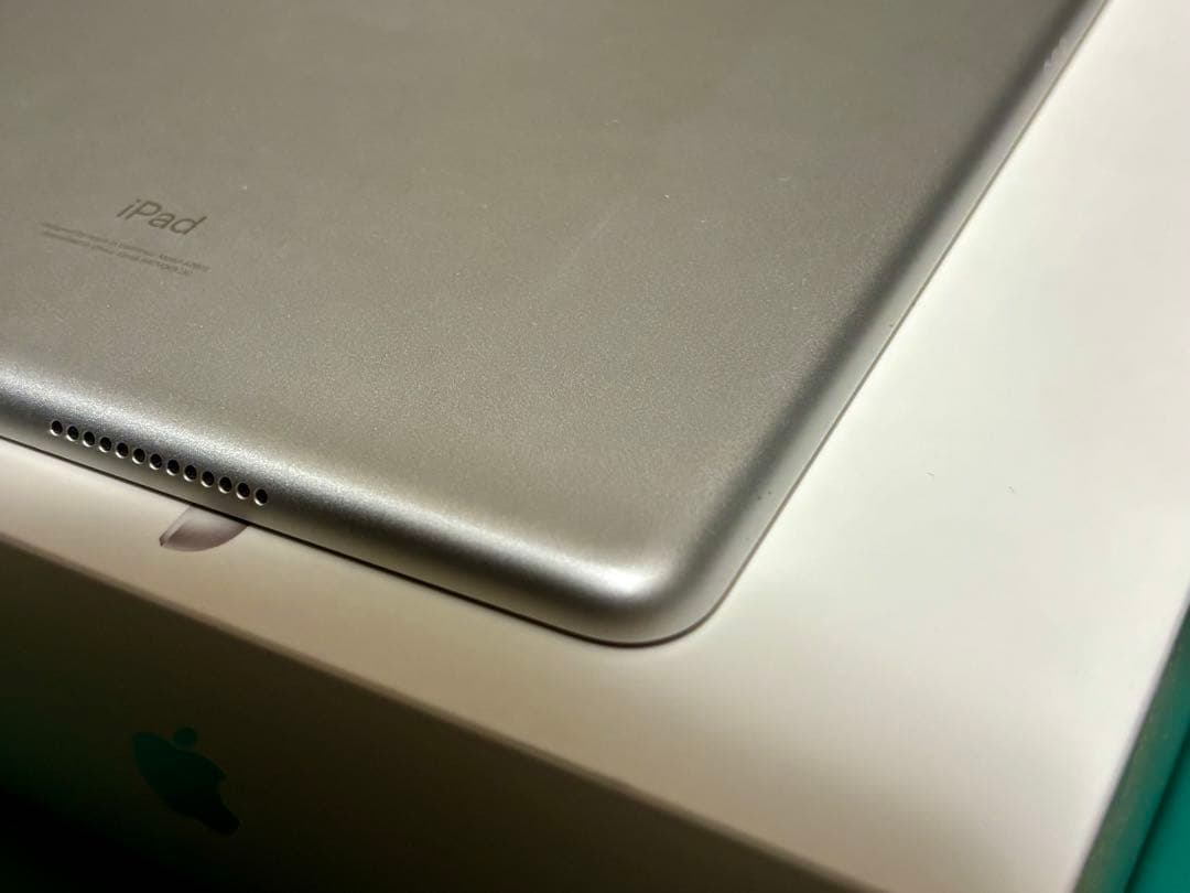 Apple iPad (第9世代) 256GB Wi-Fi スペースグレー