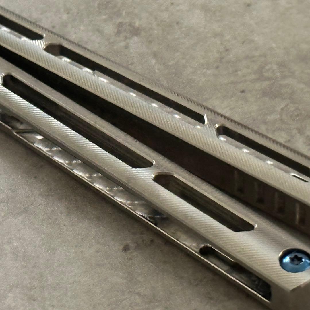 バタフライナイフトレーナー ARMED SHARK Tsunami チタニウム