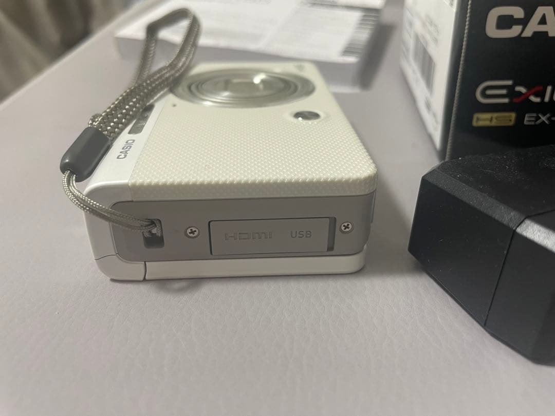 CASIO　EXILIM EX-ZR50WE